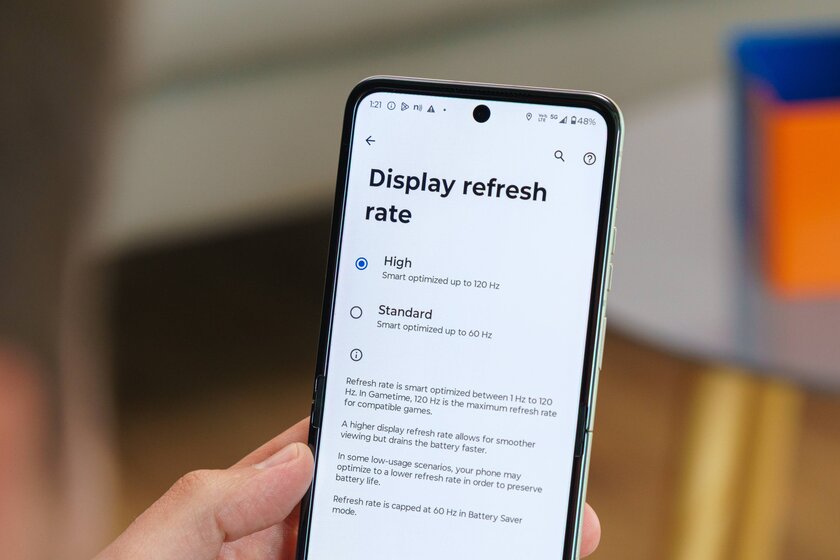Шикарный дисплей, неплохие камеры и минимум апгрейдов: обзор Motorola Razr 60 — Дисплеи. 7