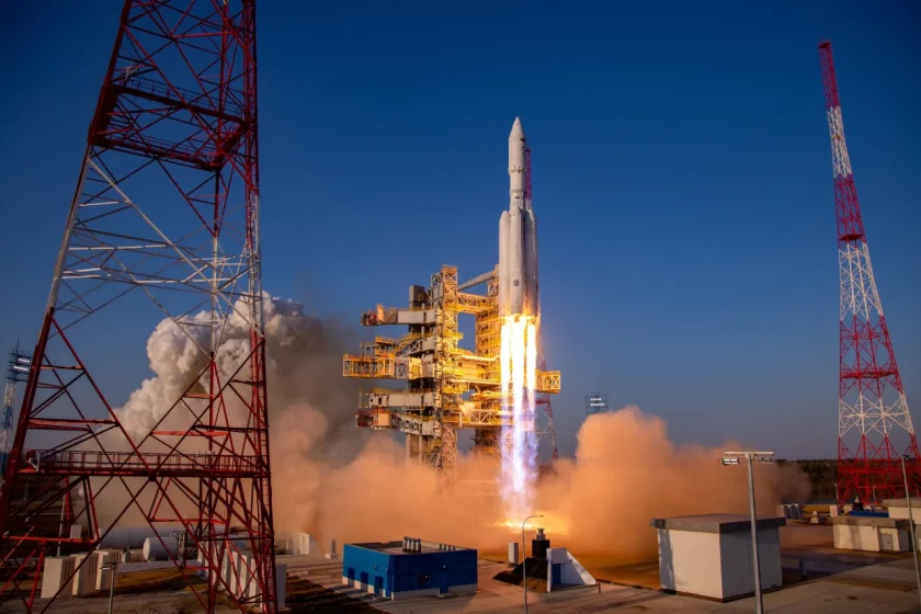 Роскосмос заказал три тяжёлых ракеты-носителя «Ангара-А5М»: они доставят модули РОС на орбиту